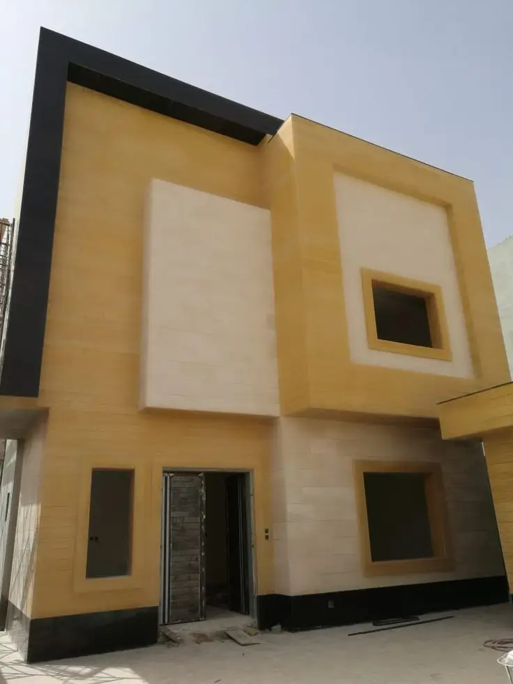 خدمات ترميمات عامة للمنازل والفلل تشمل إصلاح الجدران، إعادة تشطيب داخلي وخارجي، معالجة الرطوبة وتجديد الواجهات بأحدث التصاميم، مع ضمان جودة عالية تدوم طويلًا.