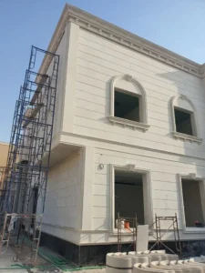 مع فريق متخصص في الترميمات العامة، نعيد لمكانك رونقه من خلال إصلاح الجدران، معالجة العيوب، تشطيبات عصرية وتجديد الواجهات، باستخدام مواد عالية الجودة وتقنيات متطورة. 4