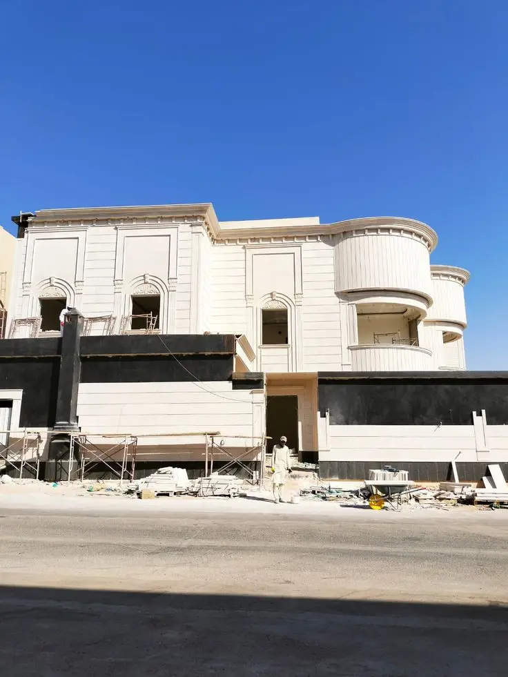 نقدم حلول الترميم الشامل للمنازل والشقق والفلل، من إصلاح التشققات وتجديد الأرضيات إلى التشطيبات الحديثة وعزل الأسطح، لنمنحك مظهرًا راقيًا وحياة أكثر راحة.