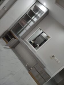 ديكور تسريحةنقدم حلول الترميم الشامل للمنازل والشقق والفلل، من إصلاح التشققات وتجديد الأرضيات إلى التشطيبات الحديثة وعزل الأسطح، لنمنحك مظهرًا راقيًا وحياة أكثر راحة.