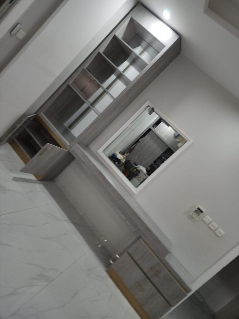 ديكور تسريحةنقدم حلول الترميم الشامل للمنازل والشقق والفلل، من إصلاح التشققات وتجديد الأرضيات إلى التشطيبات الحديثة وعزل الأسطح، لنمنحك مظهرًا راقيًا وحياة أكثر راحة.