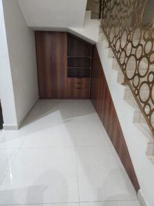 ديكورات تحت الدرج 1 768x1024نقدم حلول الترميم الشامل للمنازل والشقق والفلل، من إصلاح التشققات وتجديد الأرضيات إلى التشطيبات الحديثة وعزل الأسطح، لنمنحك مظهرًا راقيًا وحياة أكثر راحة.